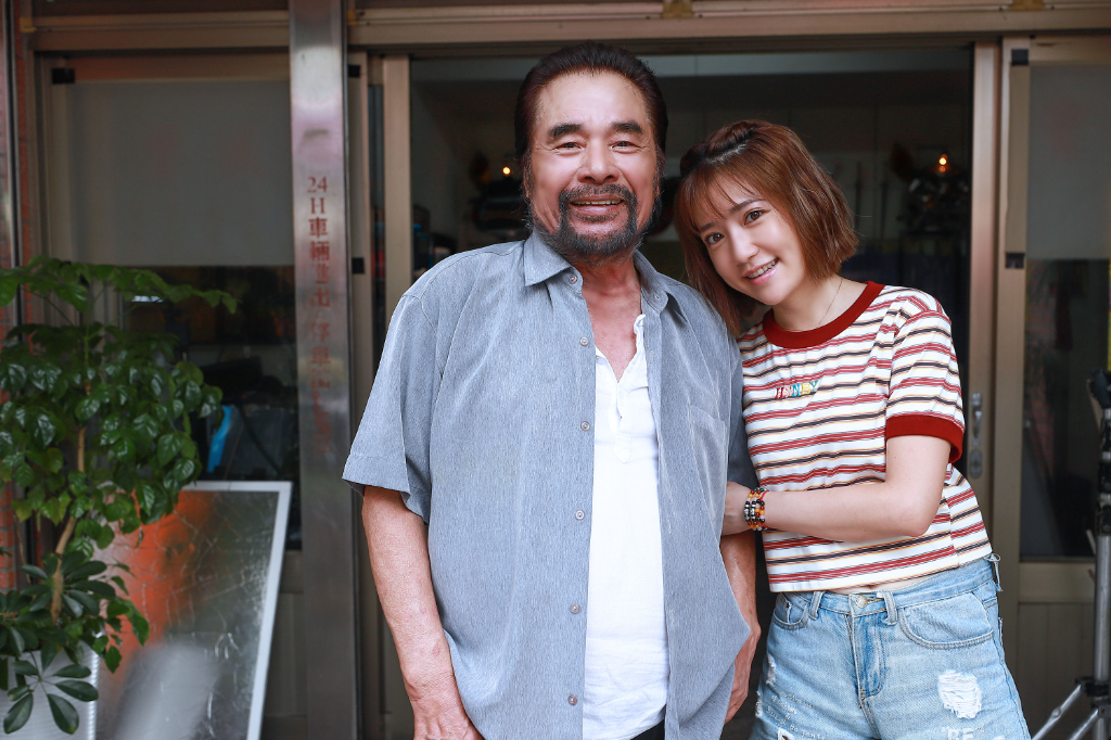 雷洪跟郭亞棠搭檔演父女檔　74歲「金鐘影帝」被笑是女兒傻瓜