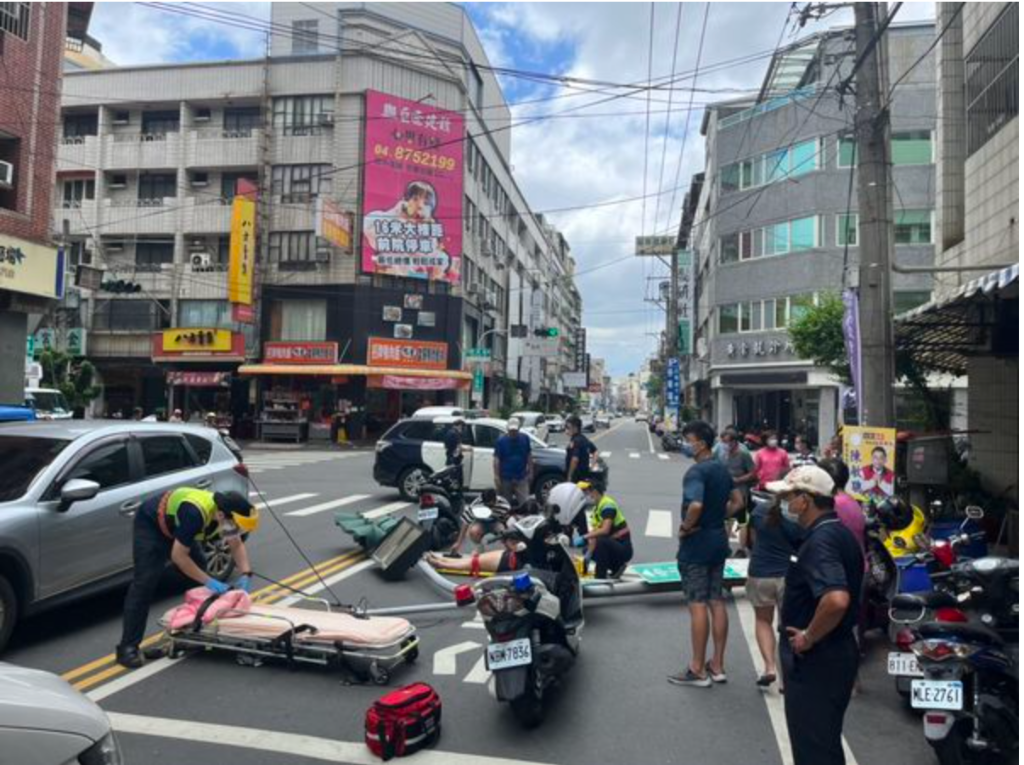 彰化女騎士被號誌燈砸中重傷 親友貼文盼臉書網友集氣祈盼陳女能再次走路。