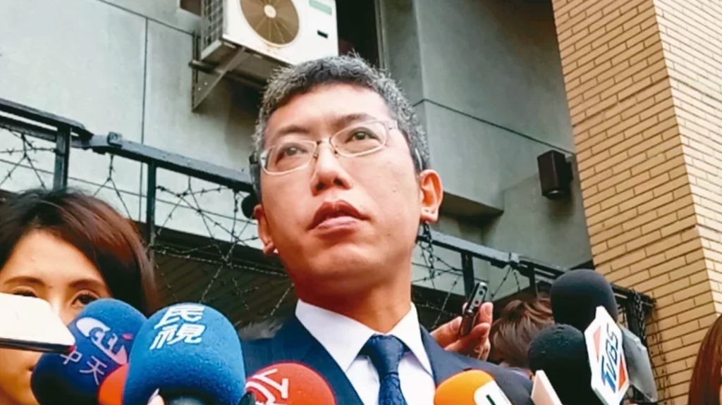 丁允恭辦公桌嘿咻女記者 法院二審改判撤職停止任用3年