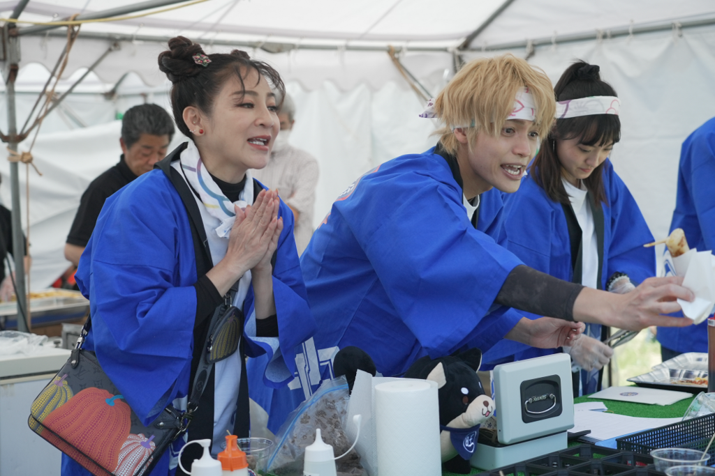 日本祭典擺攤排隊盛況　王彩樺大膽發願：「一定會賺超過50萬！」
