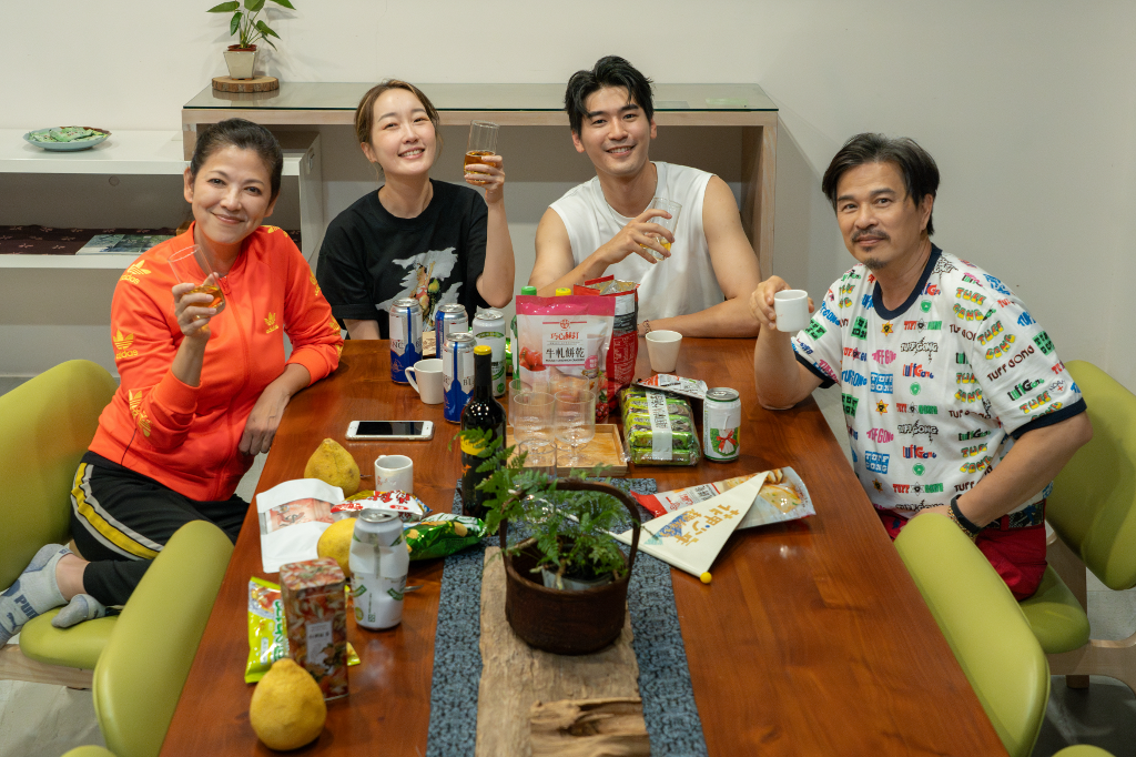 陳明真傳授「玉女回眸」！巴鈺臉超僵自嘲：當脫星比較容易