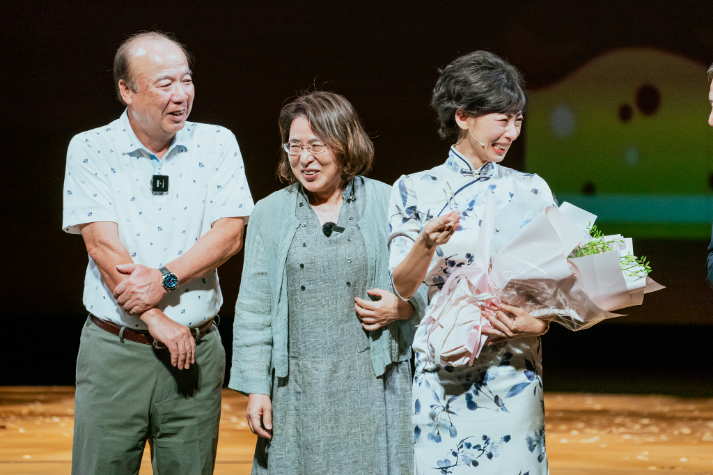 無預警慶生！大久保麻梨子哭了　父母秘密登台獻花驚喜來自「寵妻台灣尪」