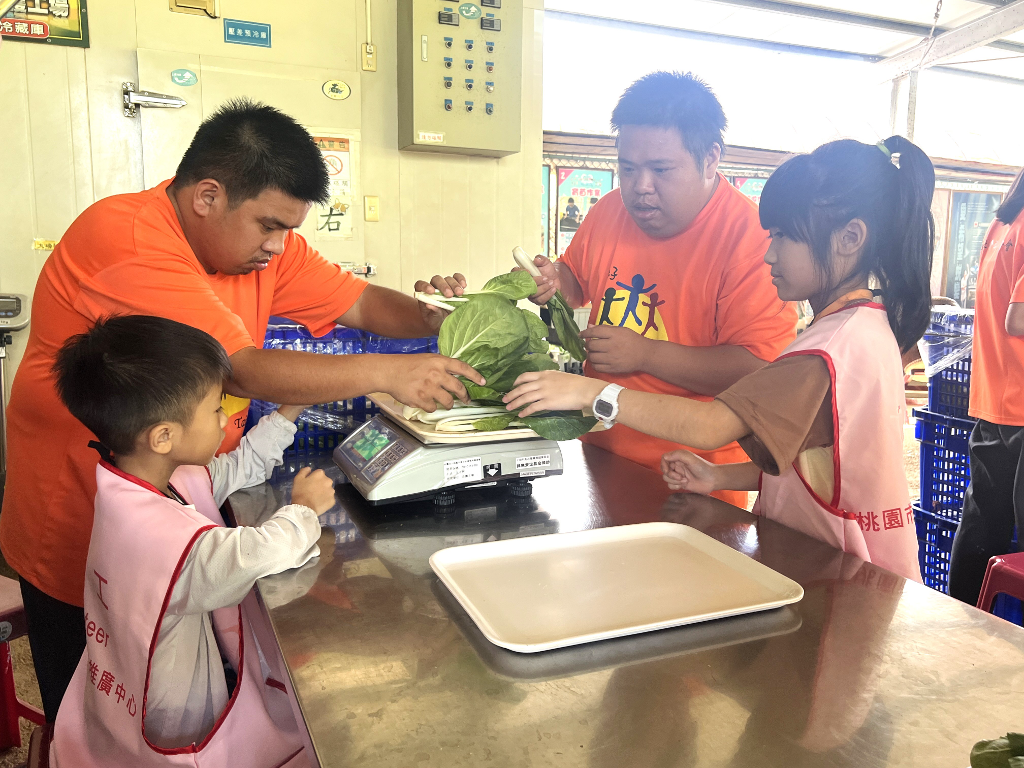 桃園市志推中心積極推廣家庭志工：增進家庭凝聚力，提升社會和諧