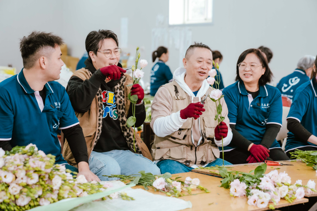 邰智源50年前嫩照出土！八字眉哭臉萌翻　阿嬤一同入鏡陷回憶