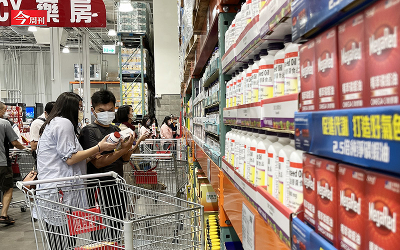一顆維他命，要賣多少錢？和美國價差3倍，台灣人出國狂帶貨…降保健品關稅勢在必行，政府要有完善配套