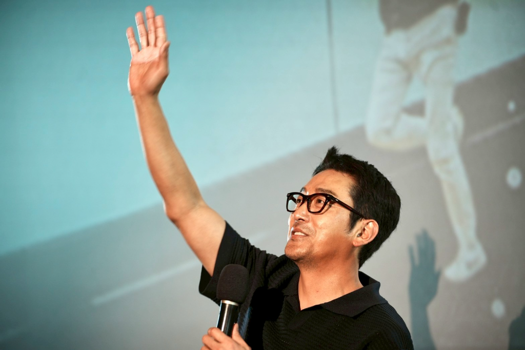 河正宇台灣走超過1萬8千步！熱情粉絲敲碗：舉辦走路見面會