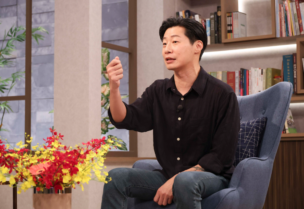 林昶佐證實太太罹「罕見腦部疾病」不連任立委　談父子關係哽咽中斷錄影