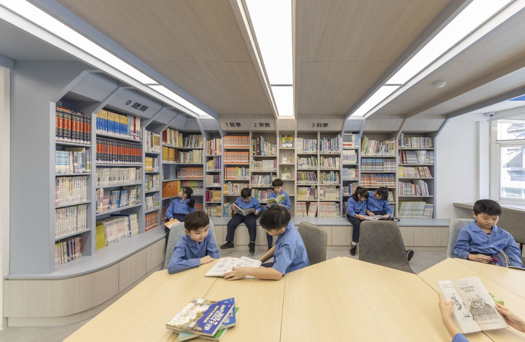 為學校打造一艘「竹林太空船」！優化師生活動區與圖書區域，共同星際漫步與探索宇宙新知識！