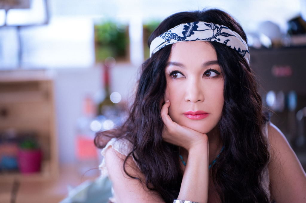 58歲溫碧霞凍齡美貌曝光！私下當大老闆　與禾浩辰演出姐弟戀無違和