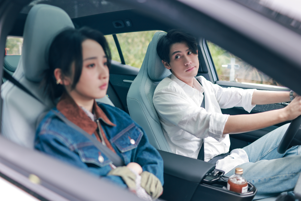 李玉璽熱戀許允樂甜喊：「愛情是一個奇蹟」　認：結婚是浪漫的事
