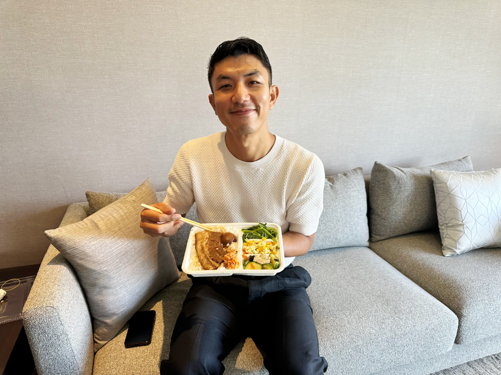 超愛台灣！泰籍影帝萬洛・隆甘迦抵台狂嗑台灣美食　點名心中第一味