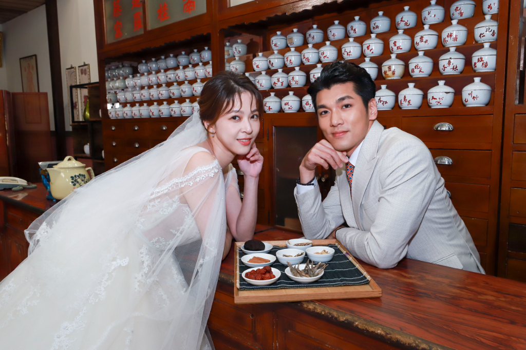 蘇晏霈再披婚紗自嘲「婚紗達人」　與吳政澔組「樂軒CP」甜到出圈