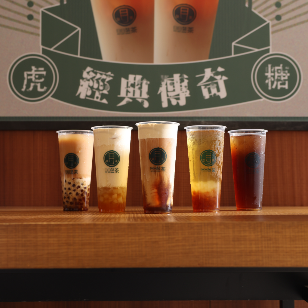 不只手搖！日日裝茶攜手開元食品，推出開心果奶蓋、蜜桃春茶等獨家特調，搶攻夏日商機
