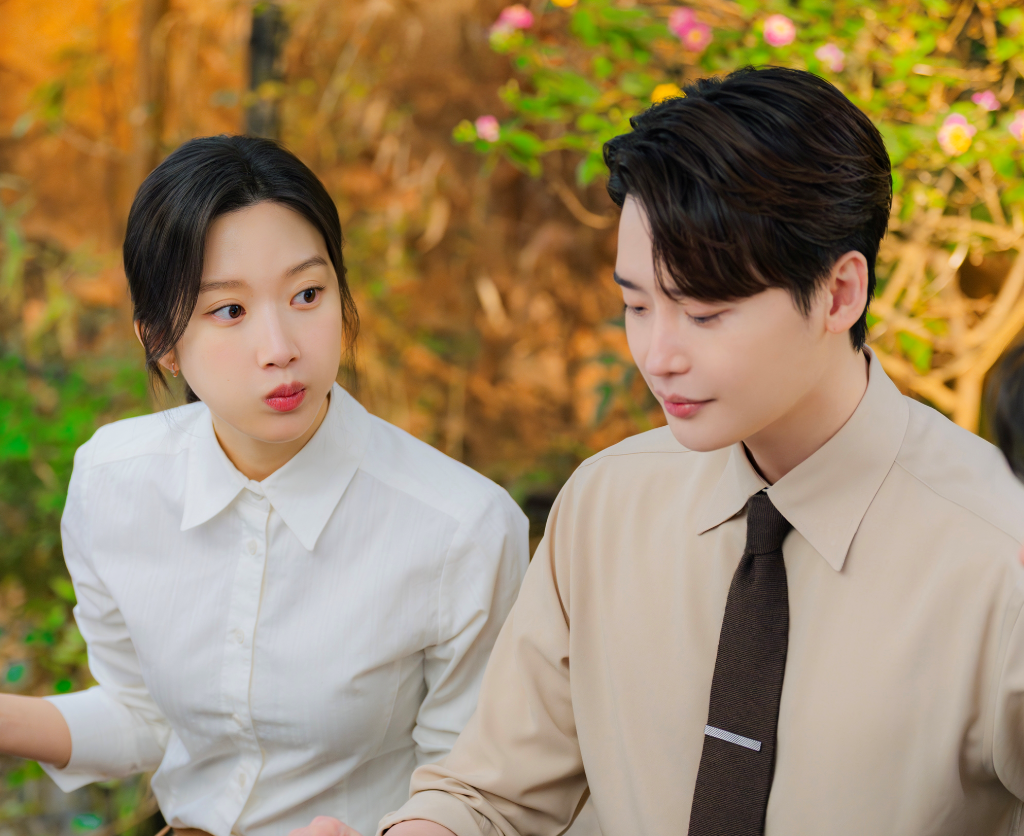 李鍾碩告白遭文佳瑛爆料「笑場超多次」急澄清　《瑞草洞》網喊：超真實職場日記