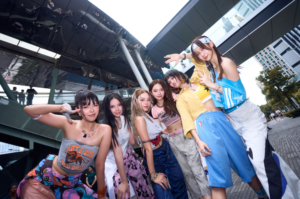 babyMINT滿週年！信義區快閃百人圍觀卻成傷兵：丞妘甩頭痛三天，粼粼鐵腿