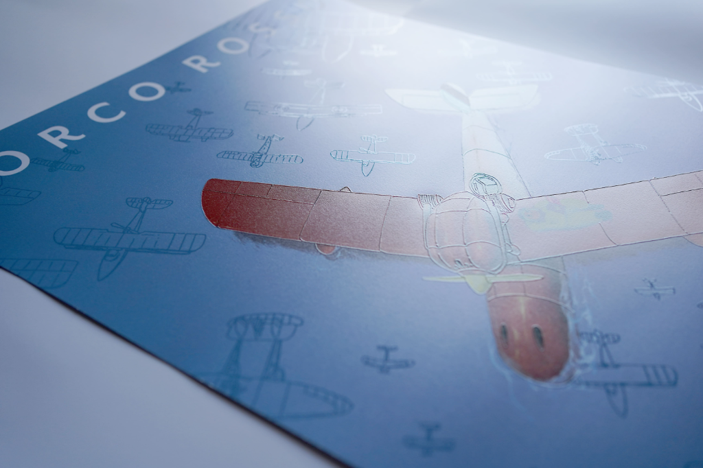 吉卜力迷必收！《紅豬》台灣限定海報亮相：「打凸印刷工藝」引爆收藏狂潮