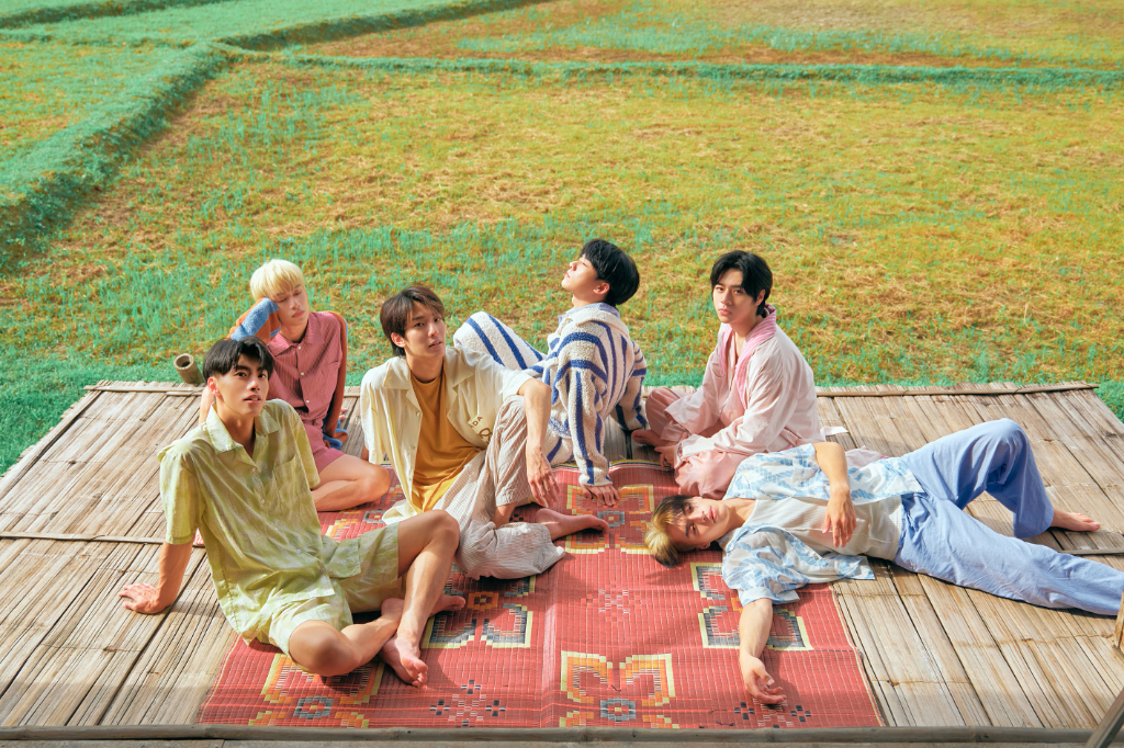 Ozone私密感睡衣造型曝光　揭拍攝內幕：成員可愛睡姿被捕獲