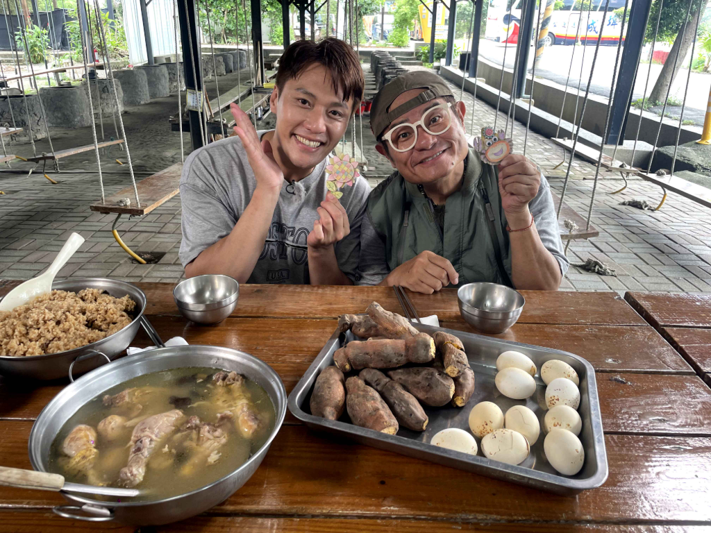 威廉閃兵丟主持棒！許效舜迎來新搭檔張睿家　遭逼問「做人進度」