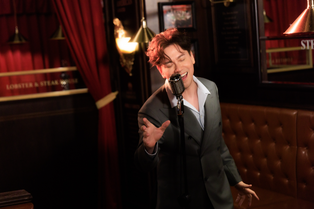 李聖傑穿浴袍大方露胸肌「苦練胸推」　笑喊：要對得起鏡頭