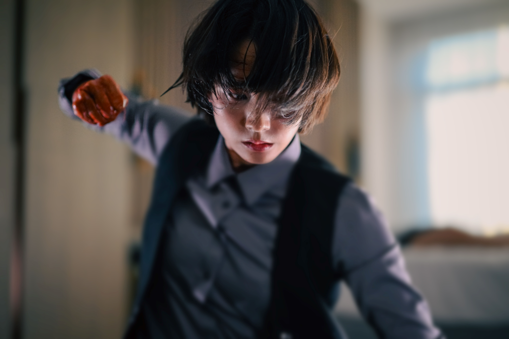 香港新生代實力派演員談善言帶傷演出！化身叛逆打劫頭目　下戲坐輪椅