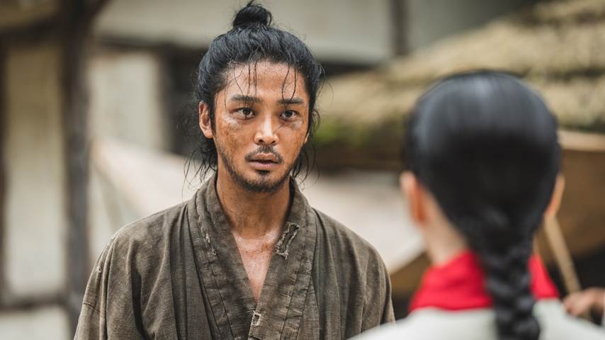 路雲甩偶包大變身！蓄鬍、留長髮...粗獷地痞man味爆棚