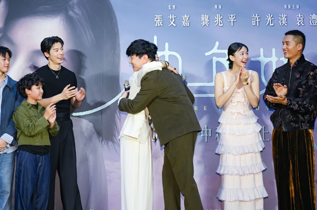 林俊傑驚喜現身《他年她日》台北首映！張艾嘉：包場收入全捐花蓮災後重建