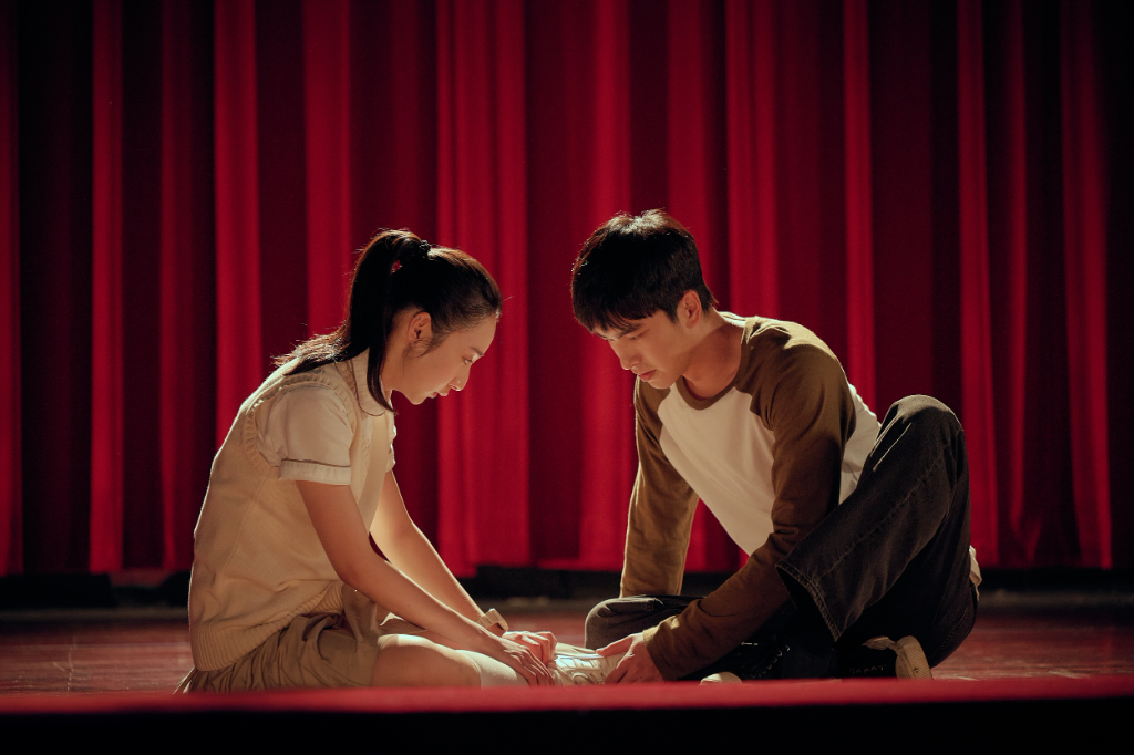 《想見你》團隊新作！曾敬驊化身「暴雨殺人魔」與李沐首搭CP　故事大反轉