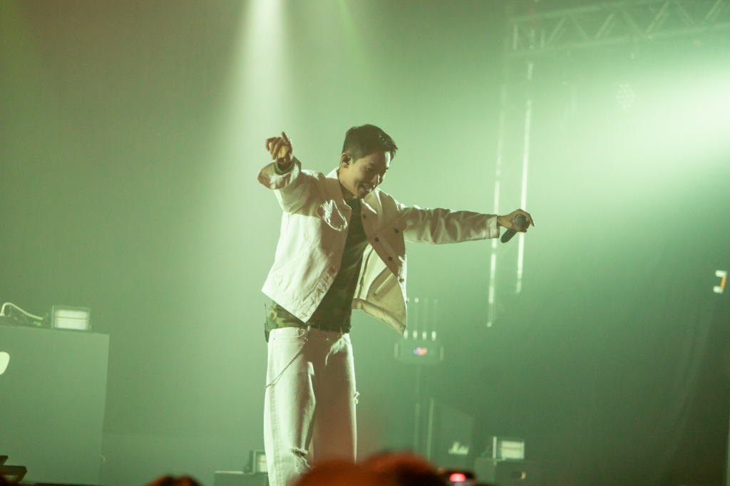 韓國嘻哈代表 Loco 來台狂秀結實身材　寵粉喊話：為了台粉而脫