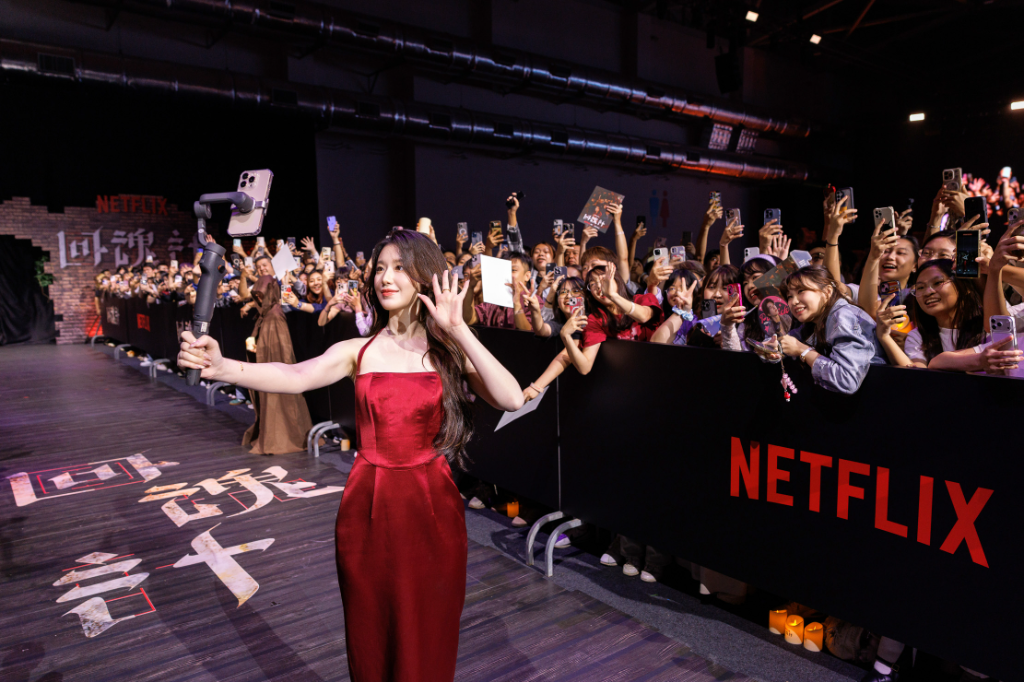 舒華現身 Netflix《回魂計》全球發布之夜　曾寶儀讚：「離演員這條路又近一點」