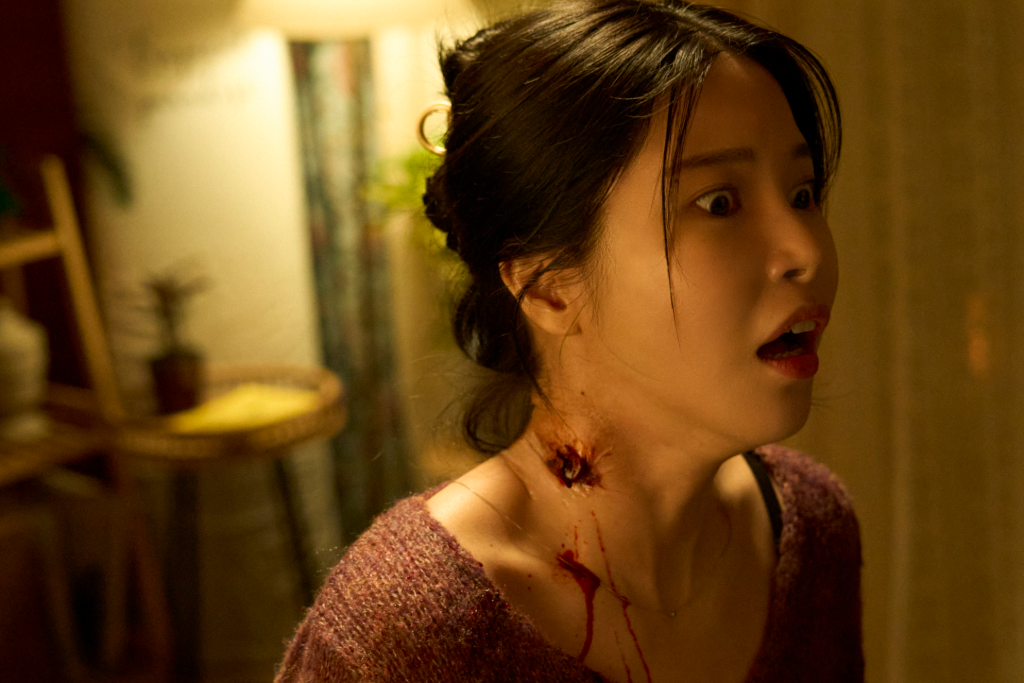 「MAMAMOO」隊長頌樂拍恐怖片！當地神木傳異象　巫覡警告「守護神已離開」劇組嚇壞