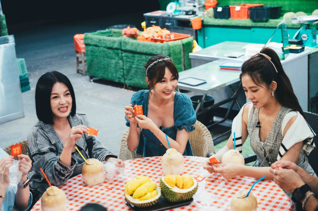 曾莞婷剛奪金鐘女配！新綜藝首播又開紅盤　連曾媽媽也羨慕