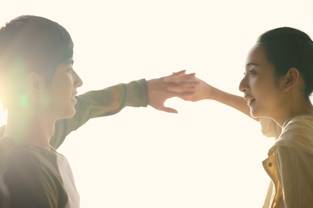 李沐、曾敬驊《如果我不曾見過太陽》天臺邂逅開啟虐戀　揭「暴雨殺人魔」悲慘過往