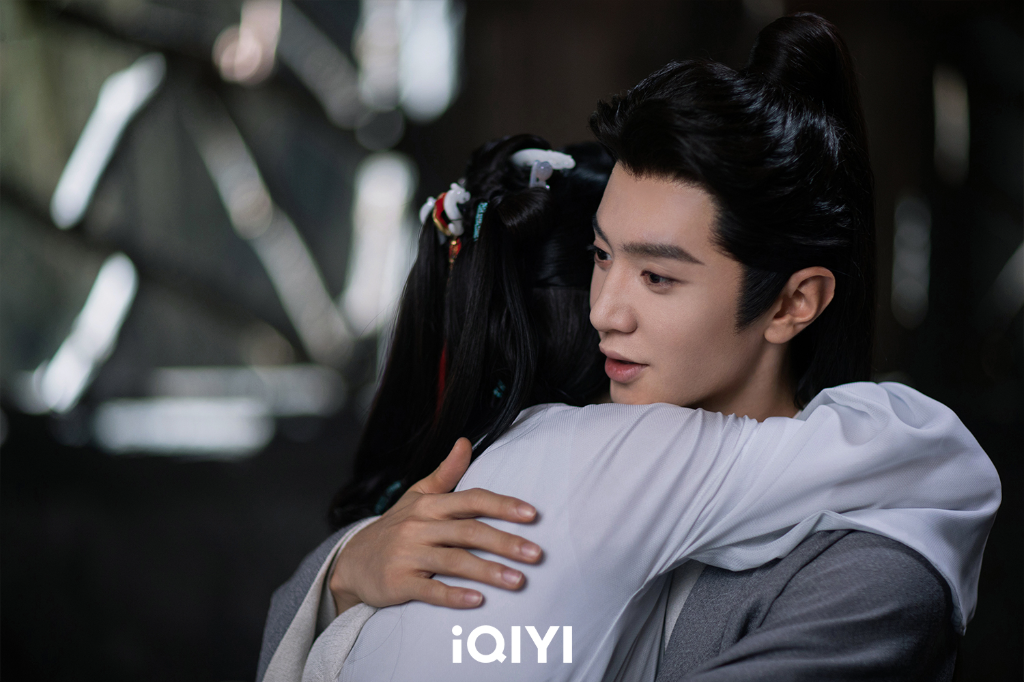 陳哲遠《一笑隨歌》鎖骨骨折仍帶傷拍戲！狂練單手上馬帥氣爆棚　李沁讚：太敬業