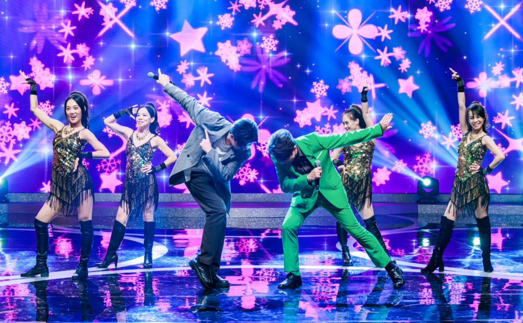 李子森、許志豪變身青蛙王子　綠色西裝唱跳〈夢中的媽媽〉笑翻康康