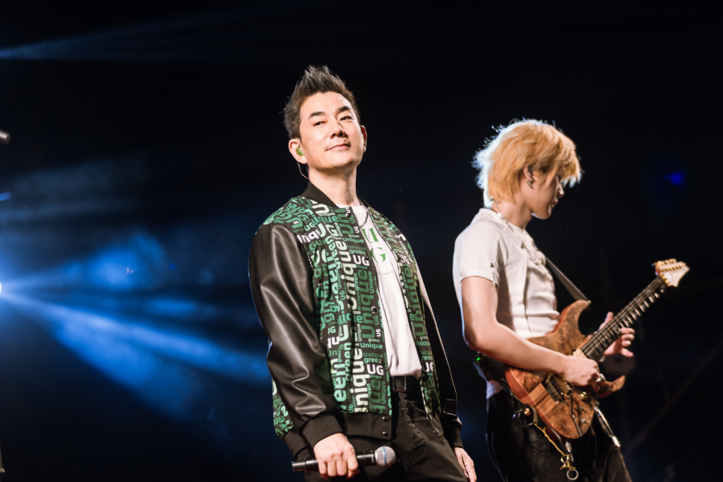 任賢齊回田中開唱、邀啦啦隊女孩助陣！重溫家鄉美食、巧遇大甲媽遶境超感動