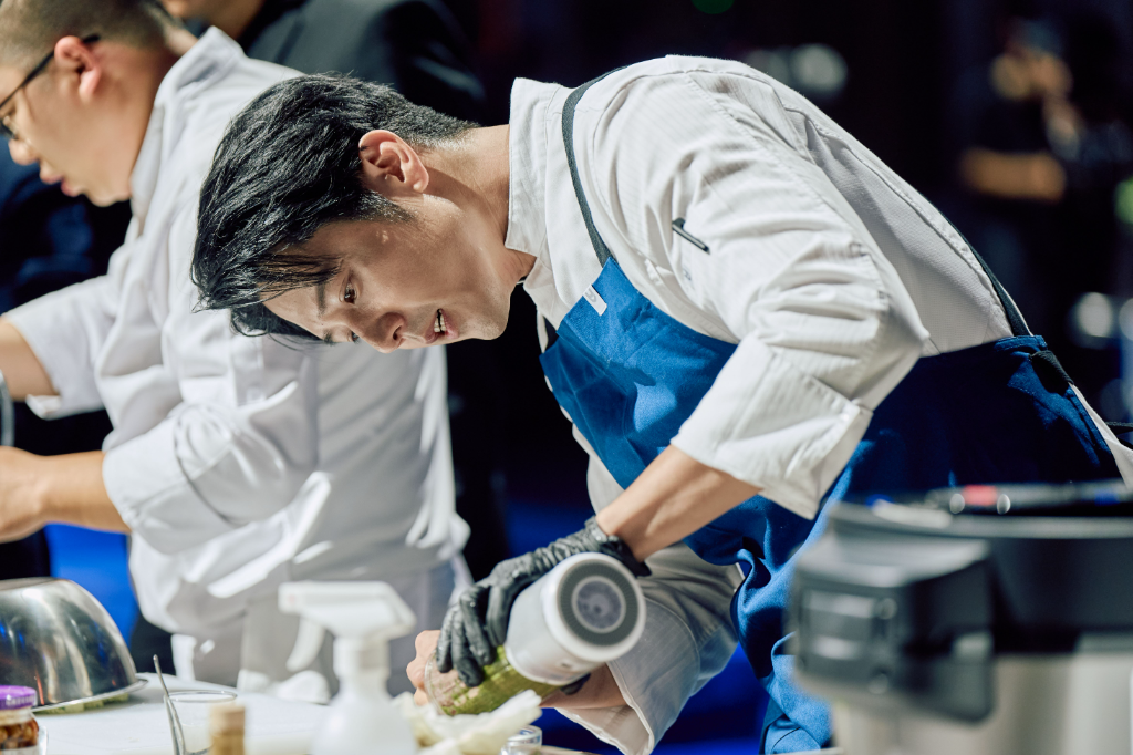 黃偉晉從料理小白變主廚神隊友　胡宇威被封「最適合進廚房的男人」