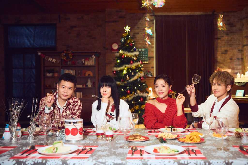 上台前一秒衣服裂開！丁噹美國演唱會成「聖誕夜驚魂」　鼓鼓放閃：跟太太過聖誕