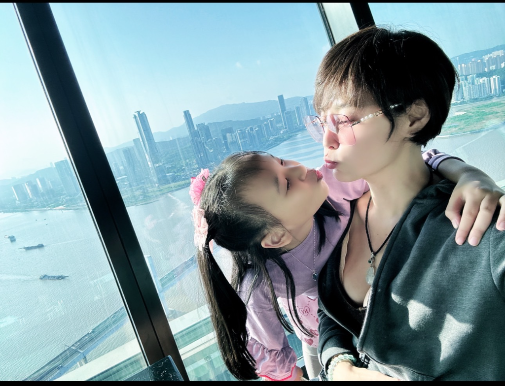 八點檔女星單獨帶女兒出國實施「魔鬼獨立特訓」　教孩子獨立有秘訣