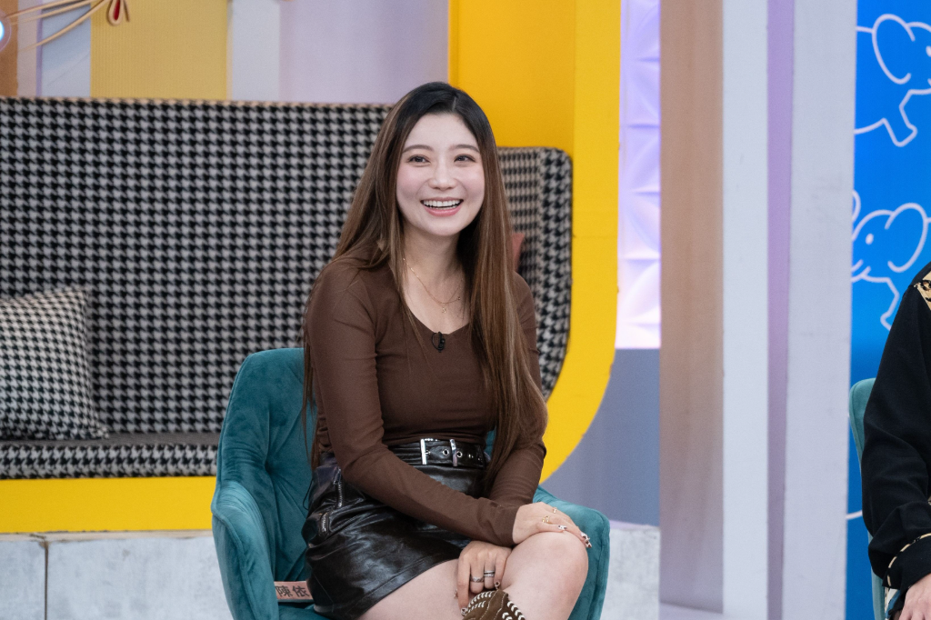 依依曝前男友「雙手機」秘辛！交友軟體藏40位聊天紀錄　誓言：只吃納豆一輩子