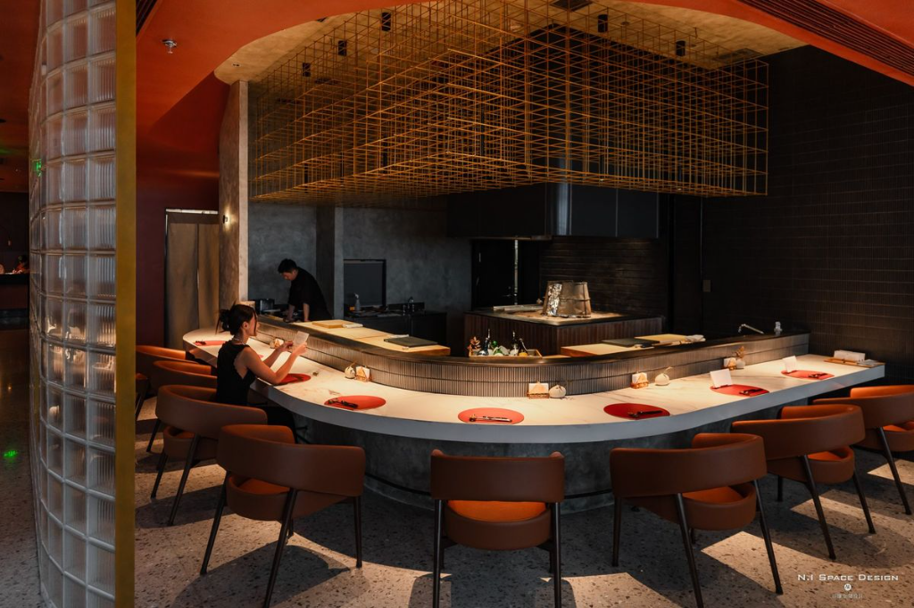 宛如舞台般的料理饗宴！用設計跳脫食與人的關係，打造特色日式餐廳