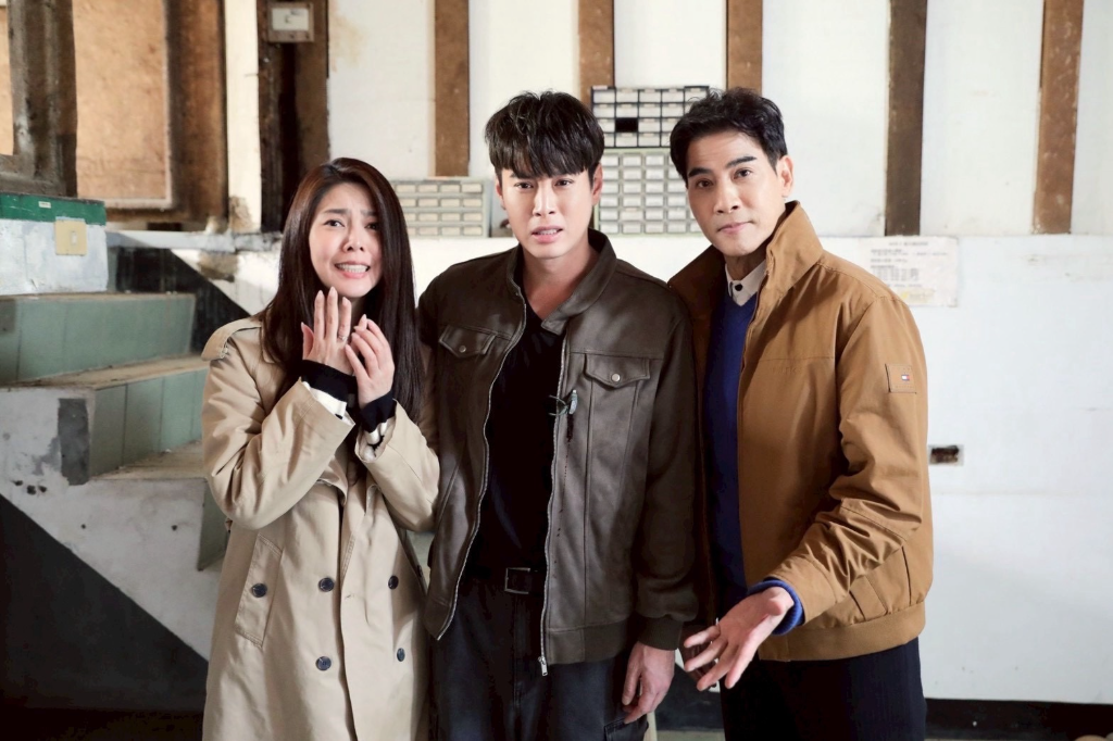 白家綺回歸八點檔！遭翁家明氣場震懾　戲外卻變小粉絲