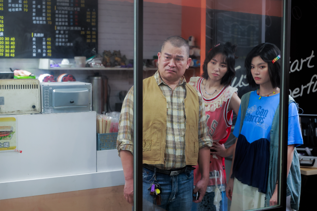 《角頭》陳萬號化身警察用美食查案　阿拉斯黑化靠胎記「正式出道」