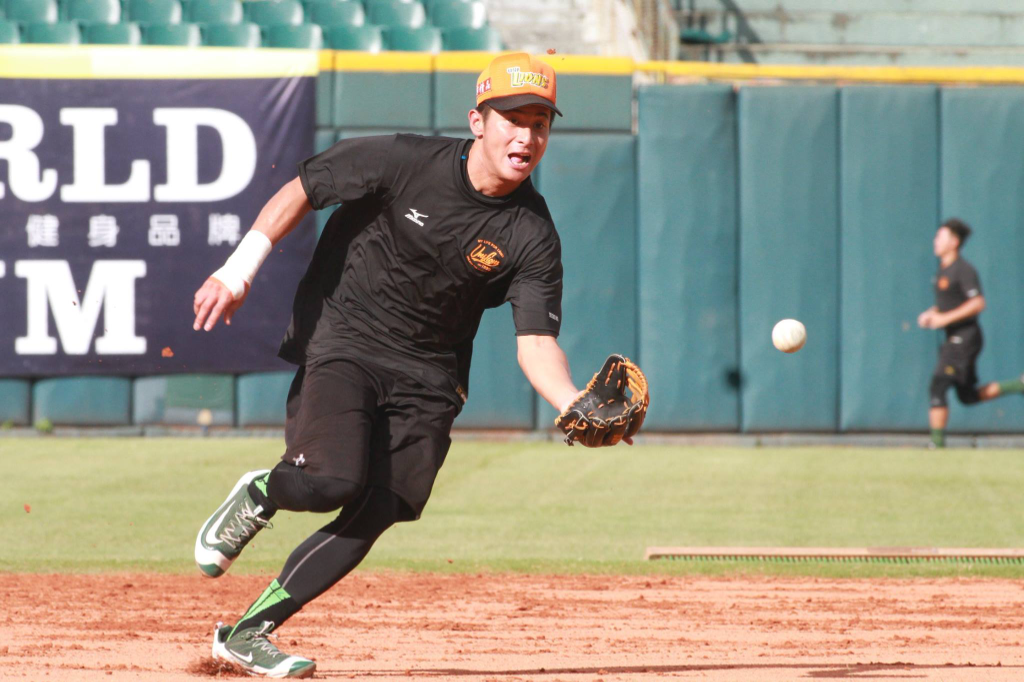 因連續守備失誤哭了！陳傑憲打破逆境　親曝成為「安打王」心路歷程