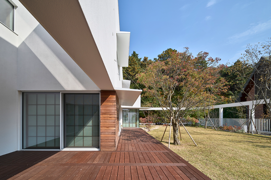 韓國金谷洞郊區別墅．與自然為鄰 沉浸在純白天地中的愜意心情