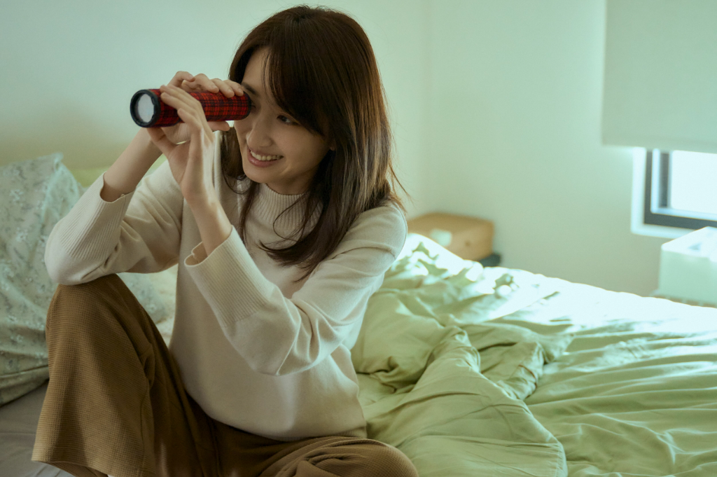 柯佳嬿繼《想見你》後再度揣摩人格分裂！談角色心理挑戰：「有點像機器人不知道自己是機器人」