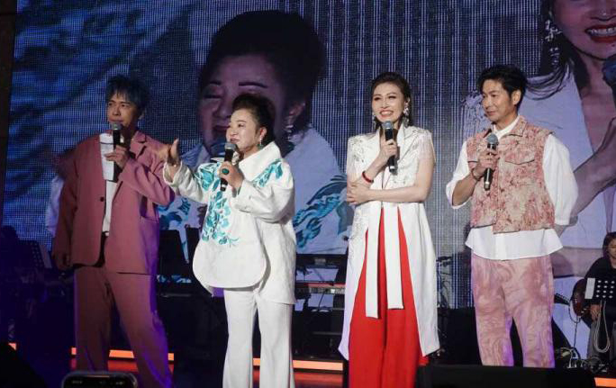 教唱20年終於開唱！楊惠絜首辦大型演唱會　白冰冰站台力挺