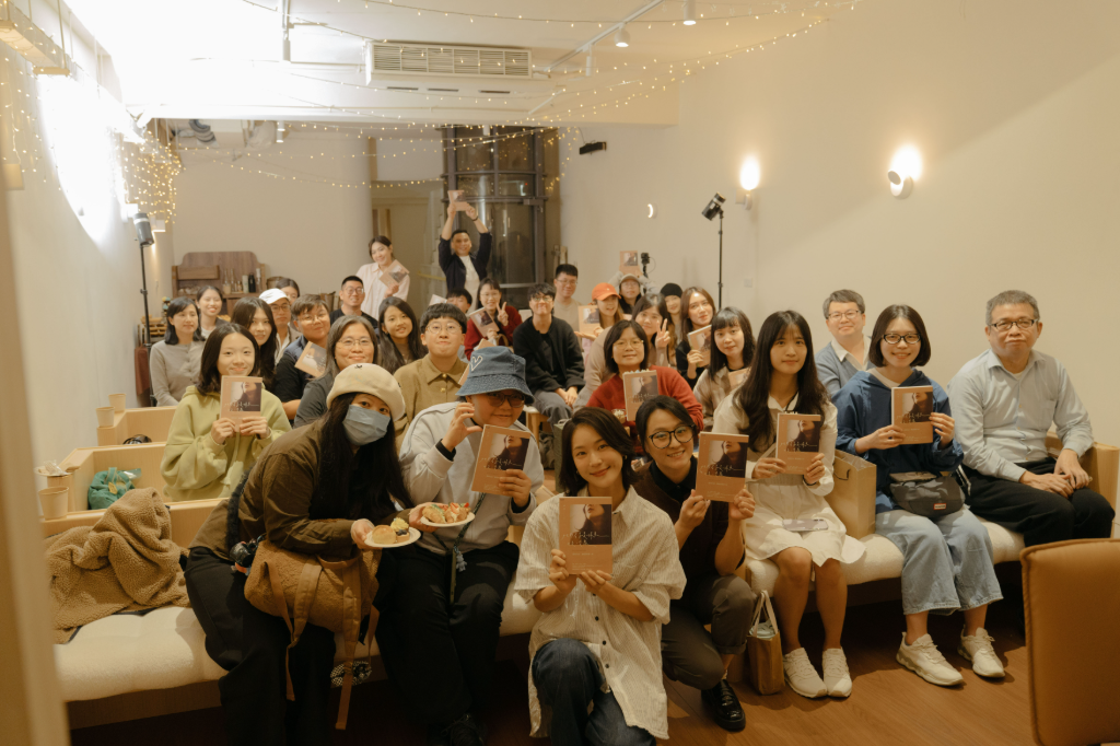 鍾瑶斜槓當作家超有感！新書療癒讀者看到大哭　男粉絲現身成意外驚喜