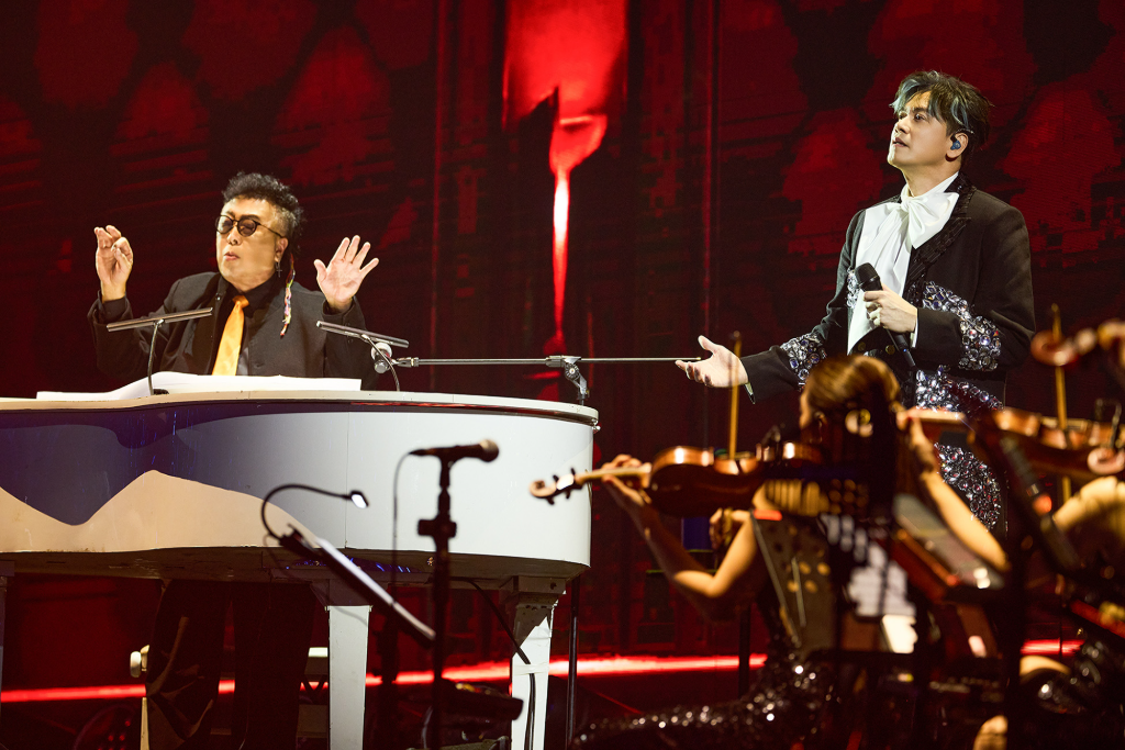 26年等待換來滿場擁抱！李聖傑小巨蛋深情告白歌迷　停唱2分鐘感動哽咽