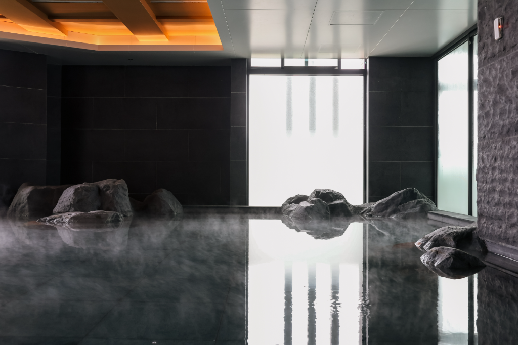 新北旅宿｜北海岸首間國際湯旅　在山海泉交織的美學空間開啟療癒時光