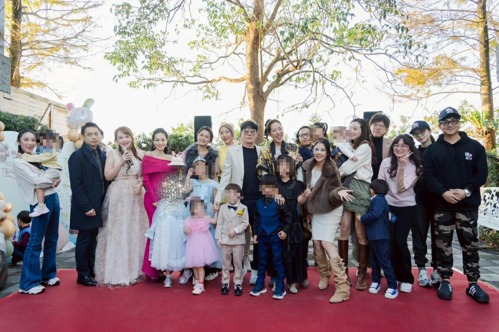 走過喪父之痛！母親為女兒兩歲生日鋪親子紅毯　背後故事逼哭全場